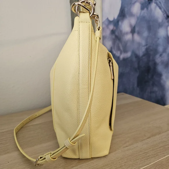 ✨COACH Scout Hobo Shoulder Bag (Like New)(Soft Yellow) - Picture 5 of 16
